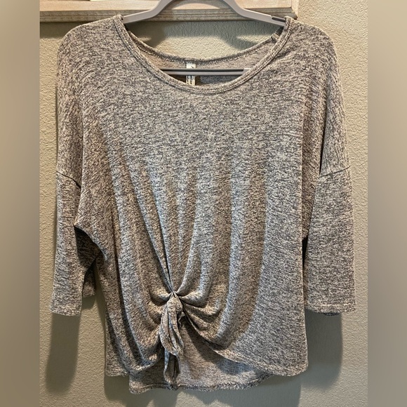 Knot Front Sweater - Picture 4 of 5